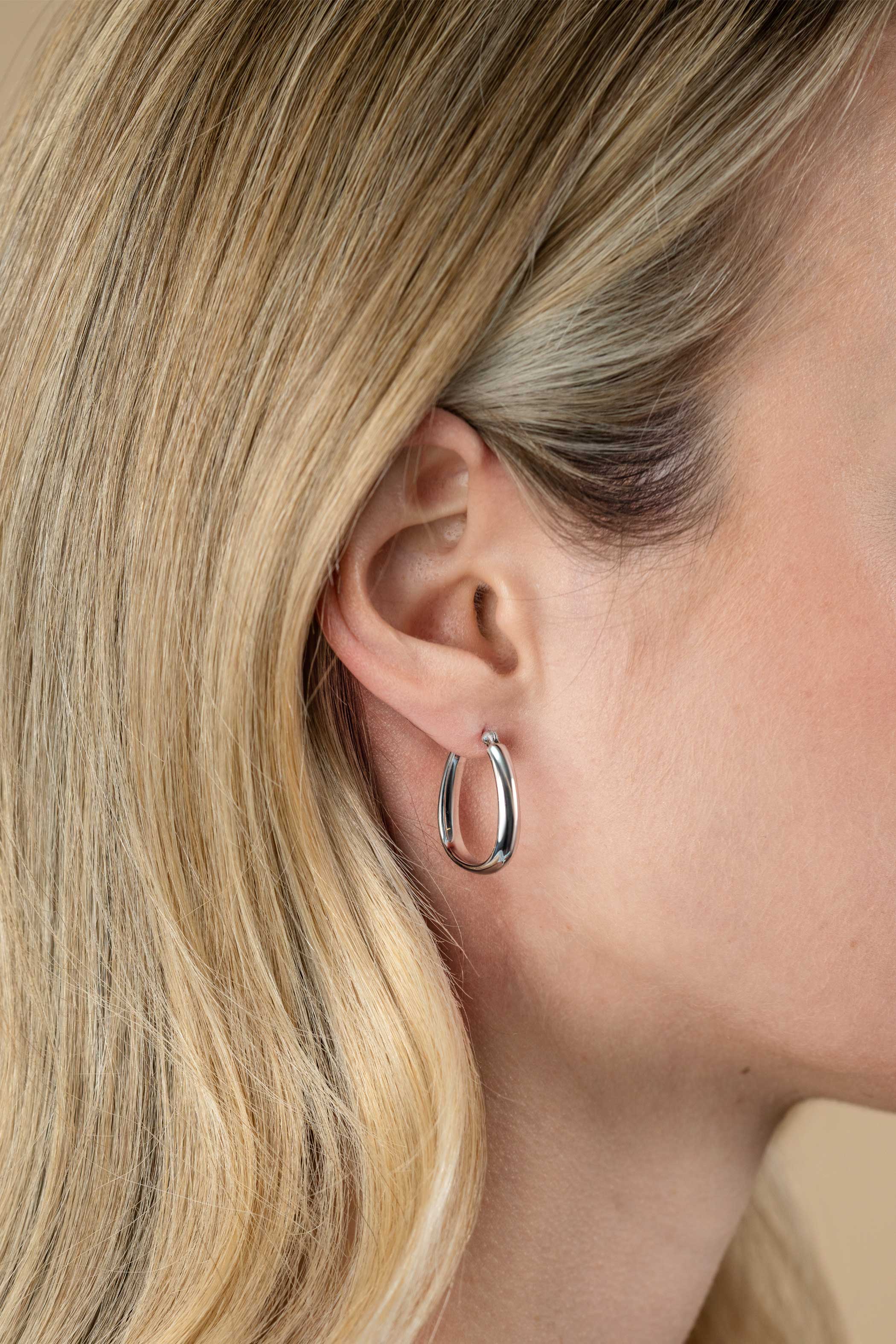 22mm ZINZI silver hoops in trendy bag shape with smooth tube 4mm wide and convenient top closure ZIO2606