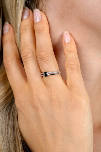 ZINZI silver multi-look ring with rectangular bezel setting 5mm and two rows. Set with black zirconias ZIR2626Z