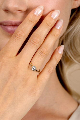 ZINZI gold-plated silver entourage engagement ring set with white zirconia and a small heart on the side ZIR2697Y