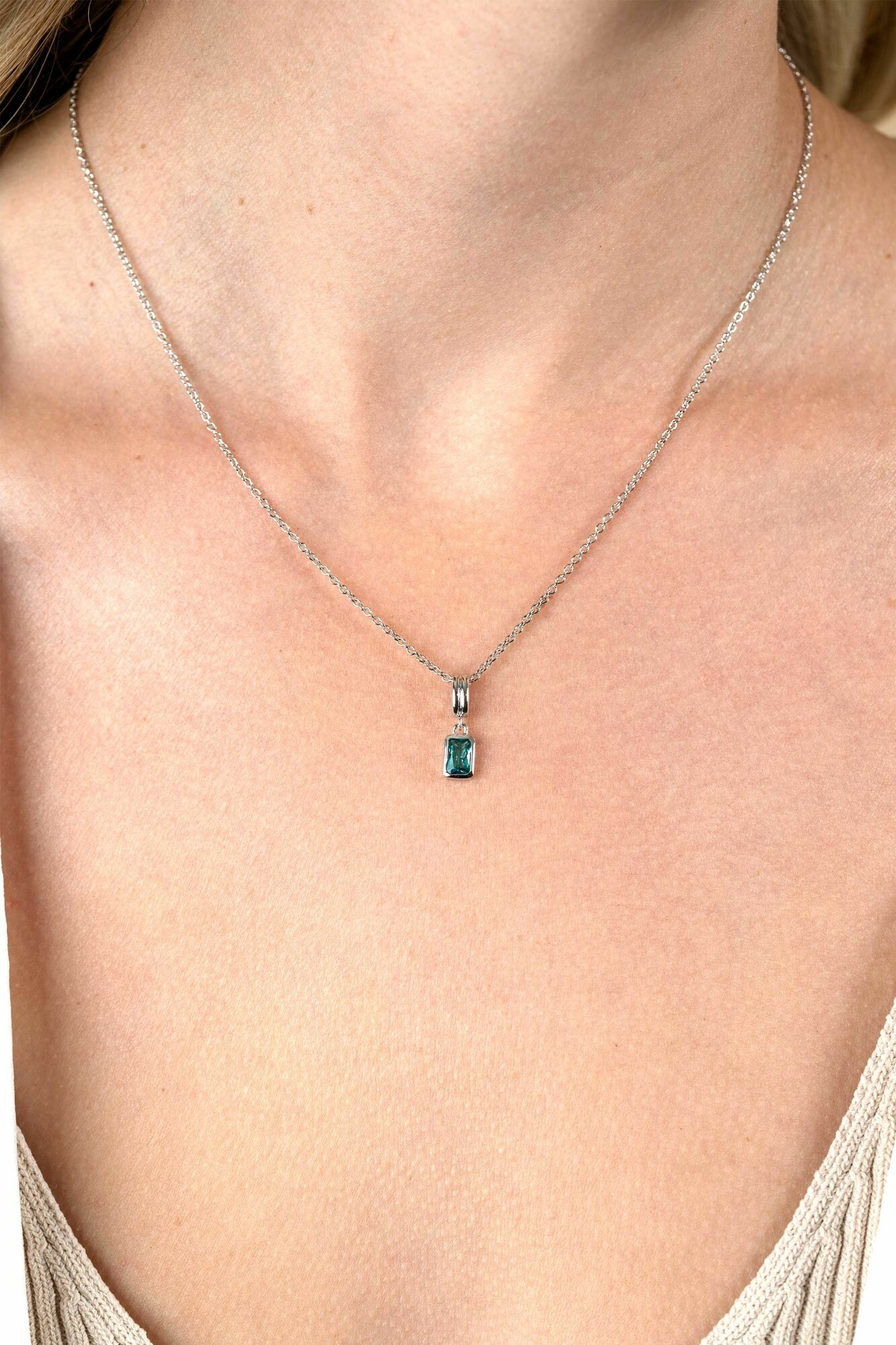 17mm ZINZI silver rectangular pendant set with a petrol blue gemstone ZIH2614 (without necklace)