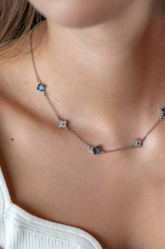 ZINZI silver link necklace with two silver and three blue clovers 40-45cm ZIC2582
