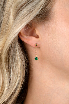 26mm ZINZI gold plated silver stud earrings with chain and a dangling round green gemstone ZIO2660G